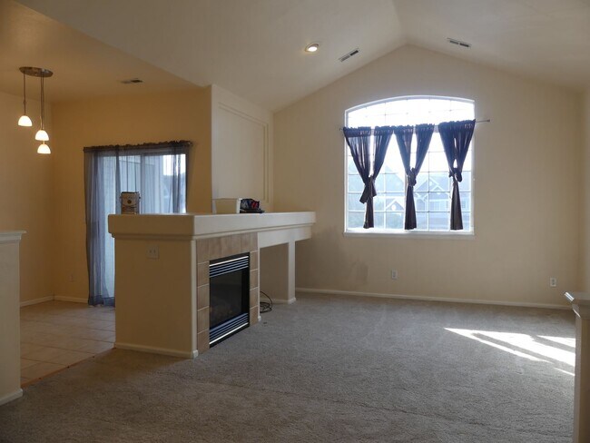 Building Photo - Cozy 3 bed 2 bath condo@ Legends at Hunter...