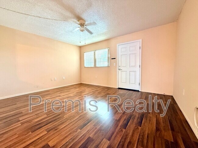 Foto del edificio - 8780 Virginia St