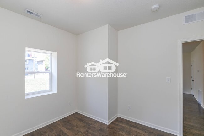 Building Photo - 2305 E 37th St
