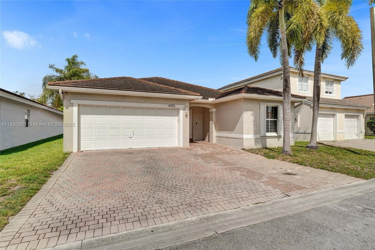 Primary Photo - 4955 SW 33rd Ave