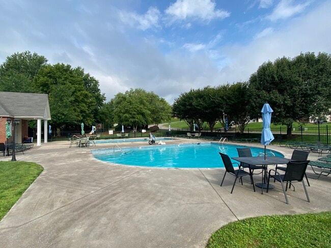 Foto del edificio - 2447 Brierbrook Ln
