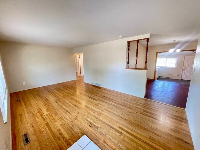 Building Photo - Charming 3 Bed, 2 Bath Home Near CSU & Old Town Fort Collins!