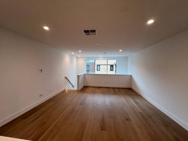 Foto del edificio - 15309 McCobb Dr