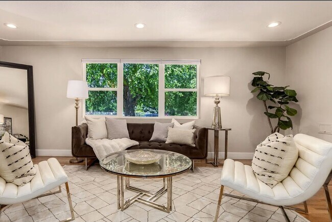 Foto del edificio - Spacious 6BR House in Denver