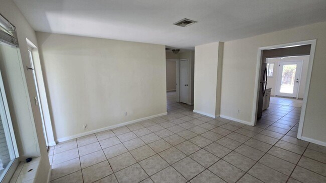 Foto del edificio - 1401 NE 21st St