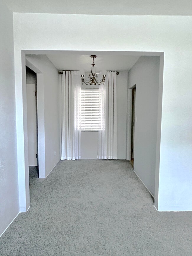 Foto del edificio - 941 N Oleander Ave