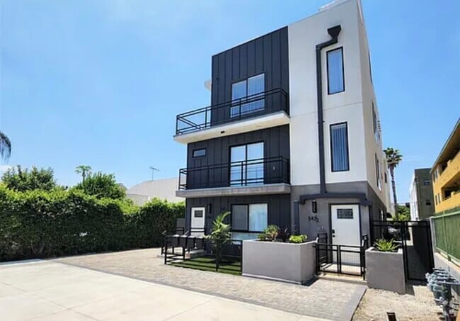 Building Photo - 545 N Kingsley Dr