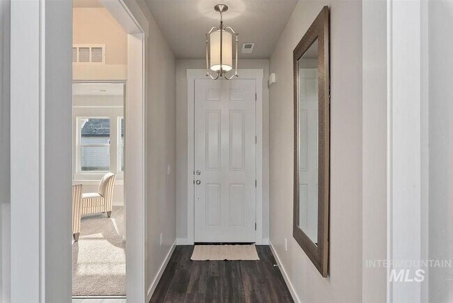 Building Photo - MOVE IN READY! APPLY TODAY!