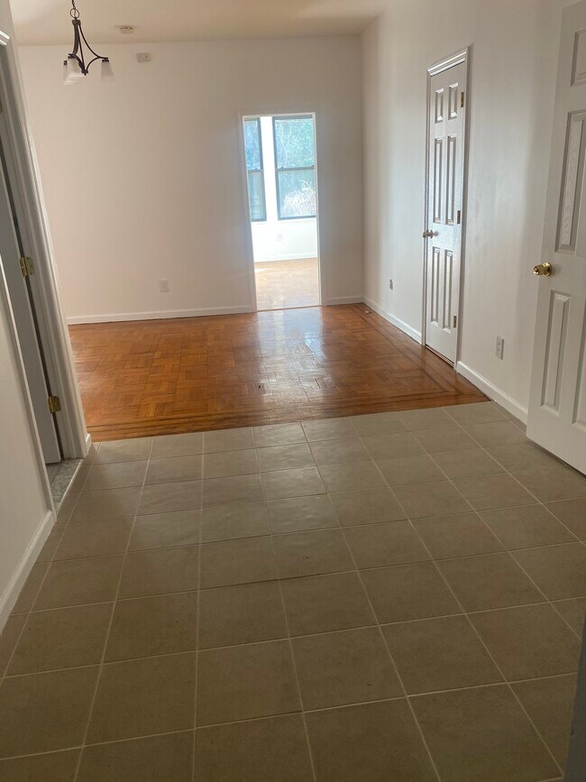 Dining room - 1057 115th St