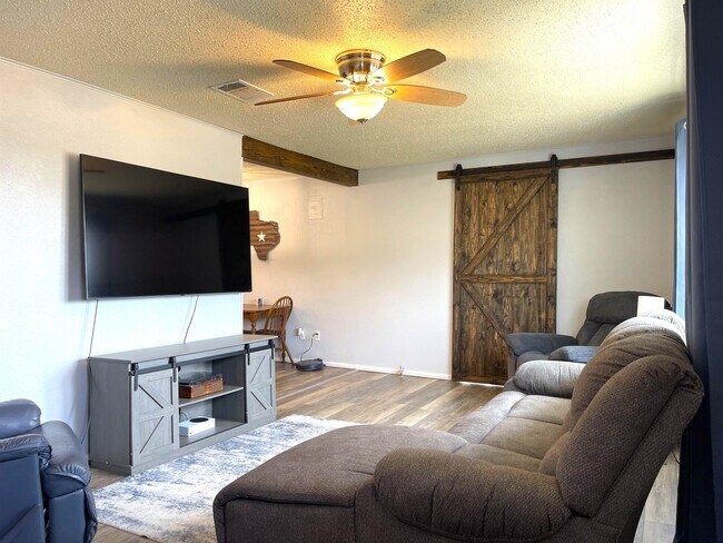 Building Photo - 1101 E College St