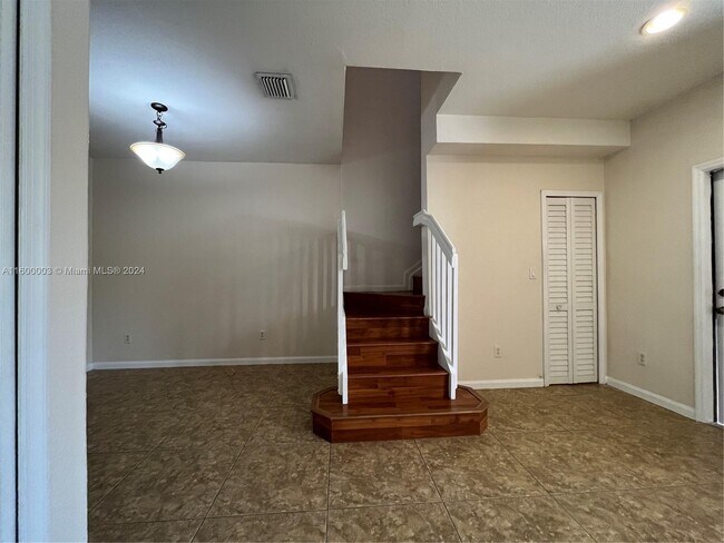 Building Photo - 2708 SE 15th Pl