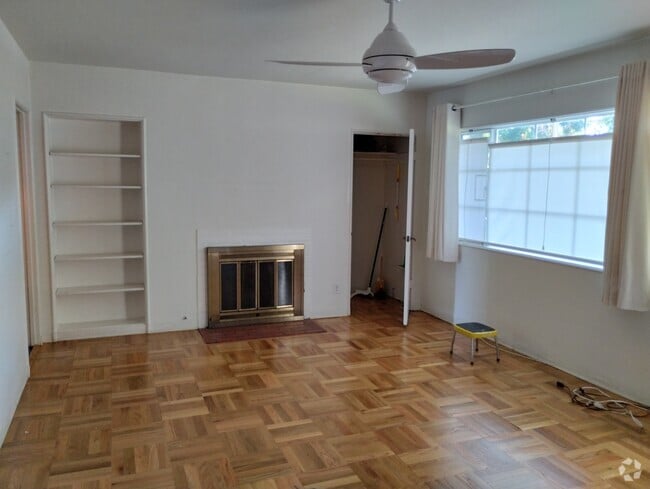 Building Photo - 5273 Village Grn