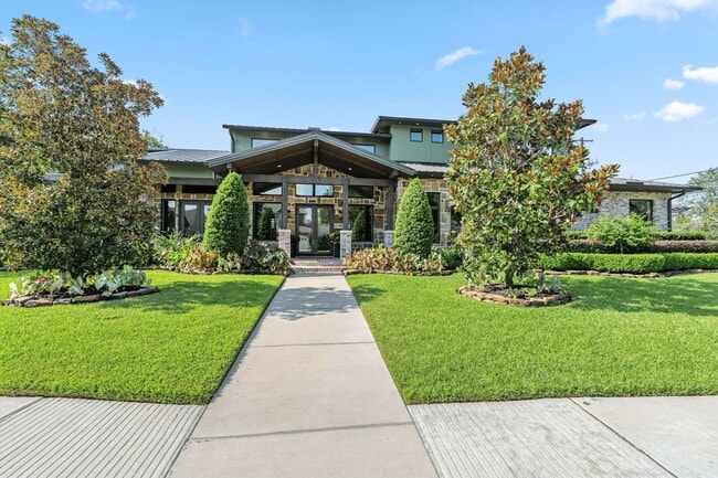 Foto del edificio - 3610 Oak Forest Dr