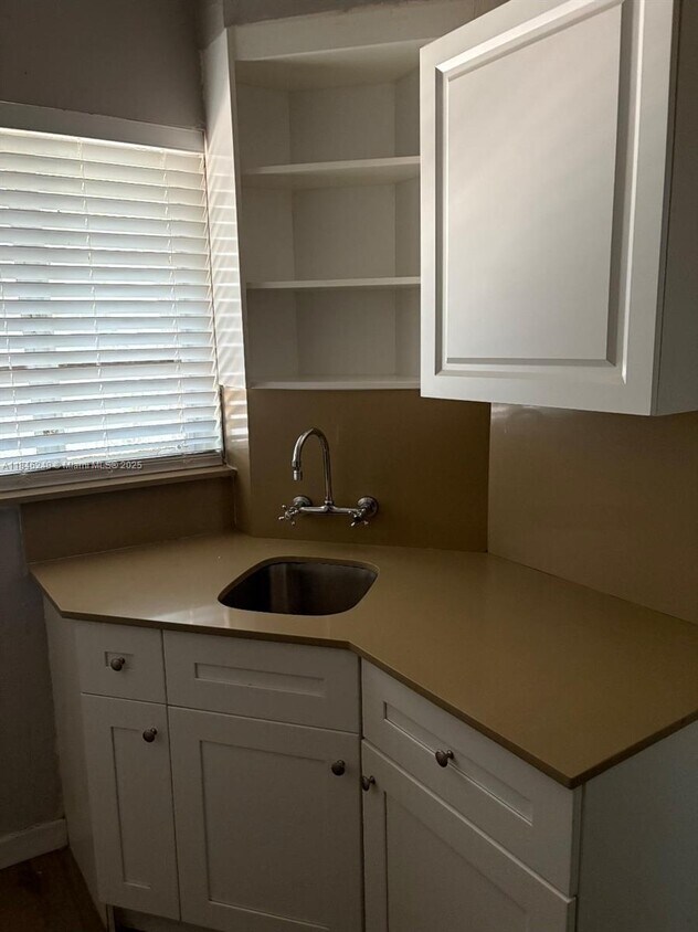 Foto del edificio - 960 SW 7th St