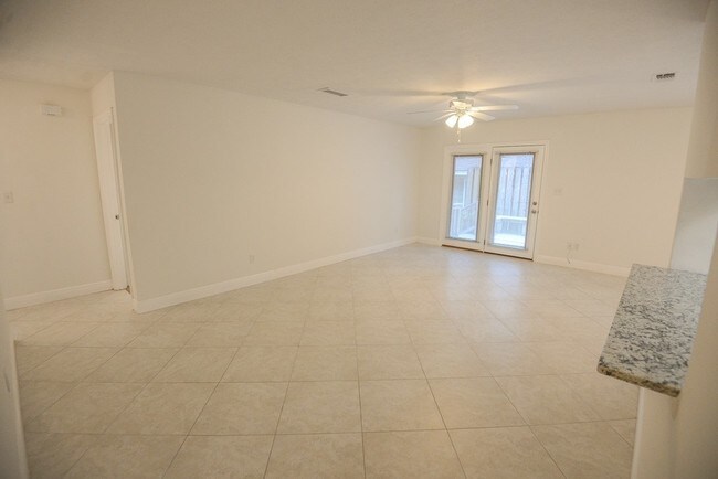 Building Photo - 255 S Villas Ct