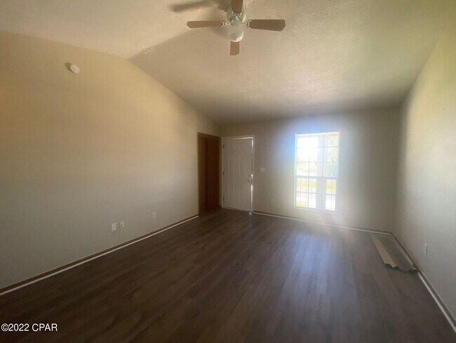 Building Photo - 3902 Wave Ave