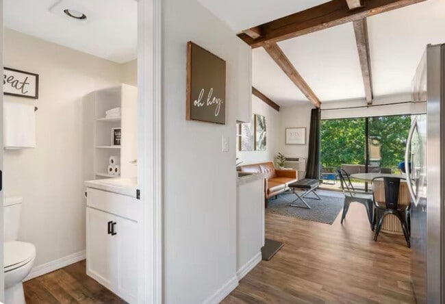 Building Photo - Remodeled and Stunning 1 Bedroom Condo | Fully Furnished | All Utilites Included | 1 Bathroom | K...