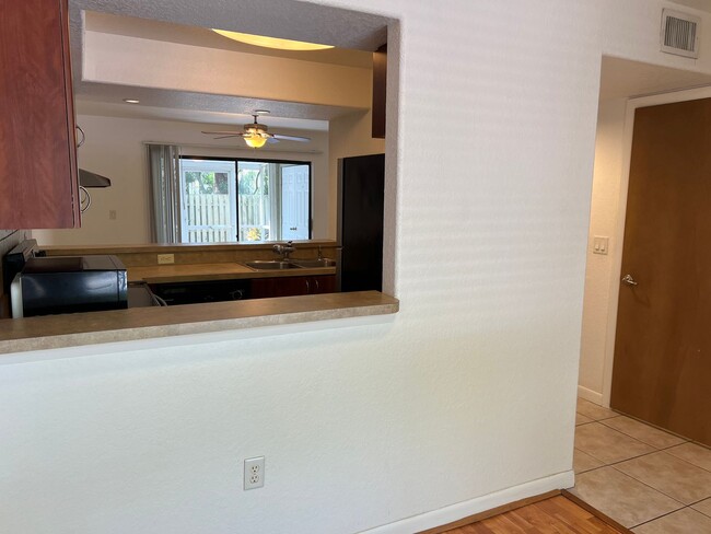 Building Photo - 2 STOREY TOWNHOME - PRIVATE YARD - GRAND OAKS
