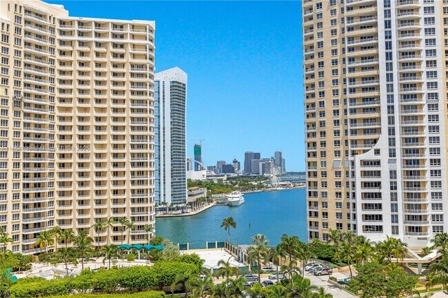 Foto del edificio - 540 Brickell Key Dr
