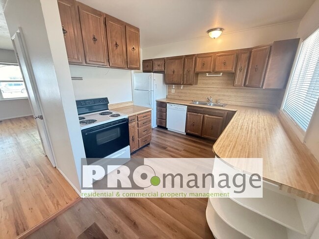 Building Photo - Single family home with yard
