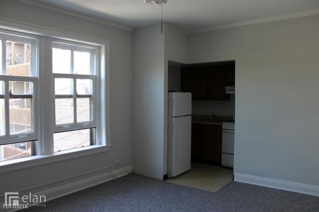 Building Photo - 640 W Wrightwood Ave