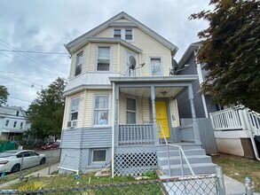 Building Photo - 114 Joyce Kilmer Ave