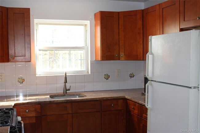 Building Photo - 55 Wyona St