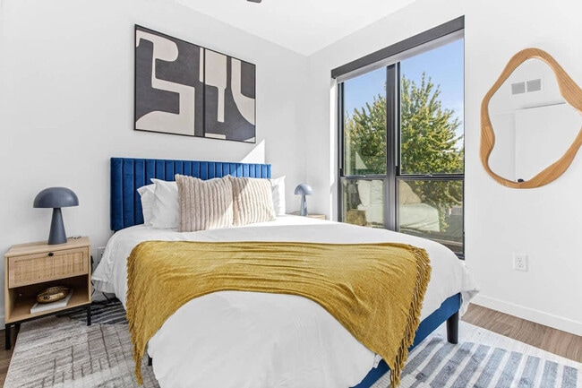 Building Photo - 338 NE 2nd St