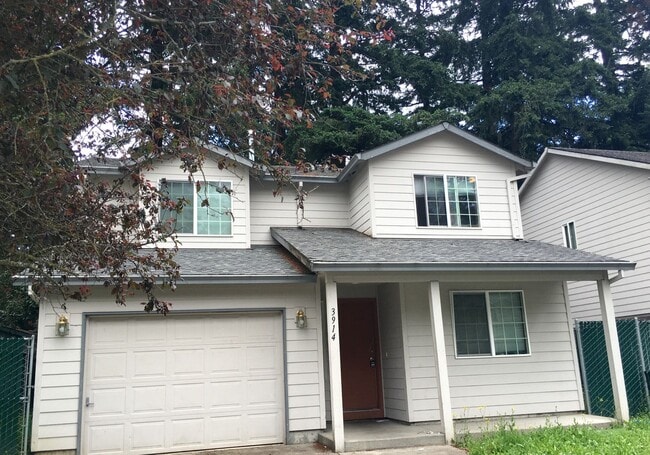 3 Bedroom/2.5 Bath Home Conveniently Located in SE! - 3 Bedroom/2.5 Bath Home Conveniently Located in SE!
