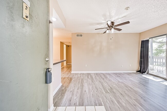 Foto del edificio - 260 El Dorado Blvd