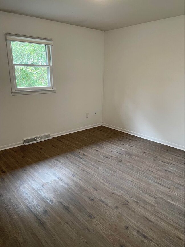 Upstairs- Bedroom 2 - 4326 E Santa Anna Dr