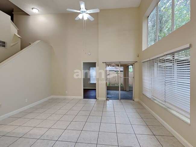 Foto del edificio - 4417 King Edward Dr