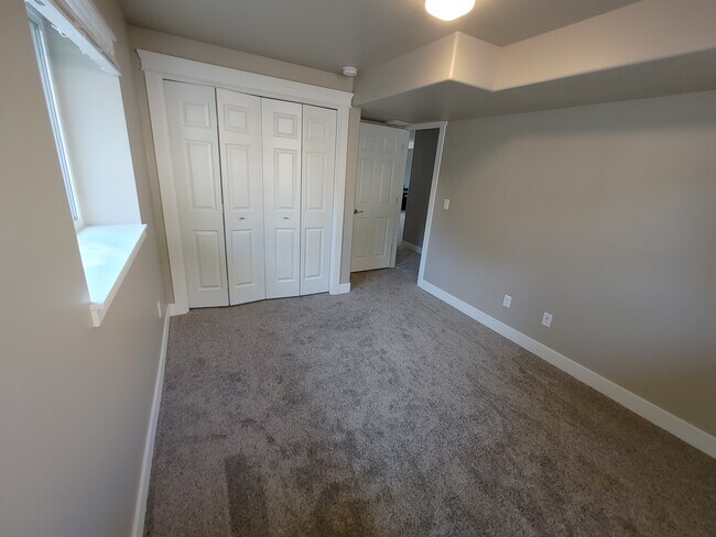 Building Photo - 643 N Brinker Ave