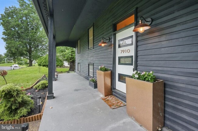 Building Photo - 7910 Bayberry Dr