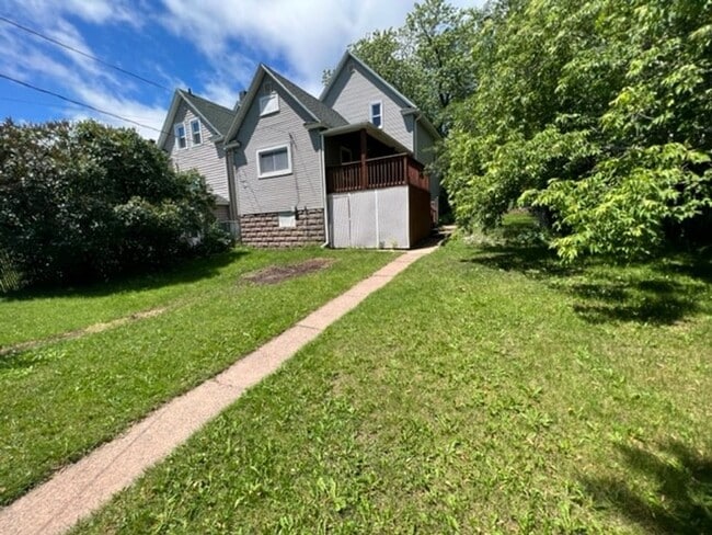 Foto del edificio - Duluth, MN - 4 Bedroom - 2 Bath - 2 car garage - Single family home