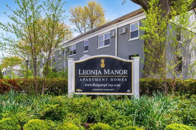 Building Photo - Leonia Manor