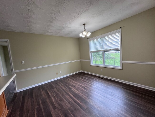 Building Photo - 204 Boone Dr