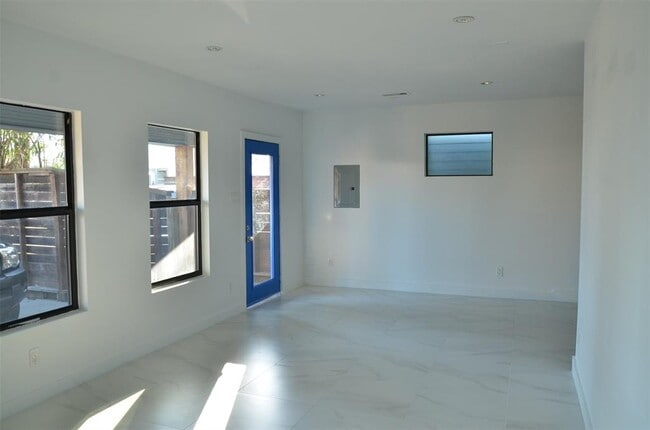 Building Photo - 4704 Allen St