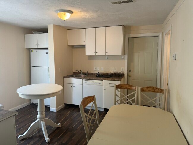 Building Photo - 15 Wachusett St