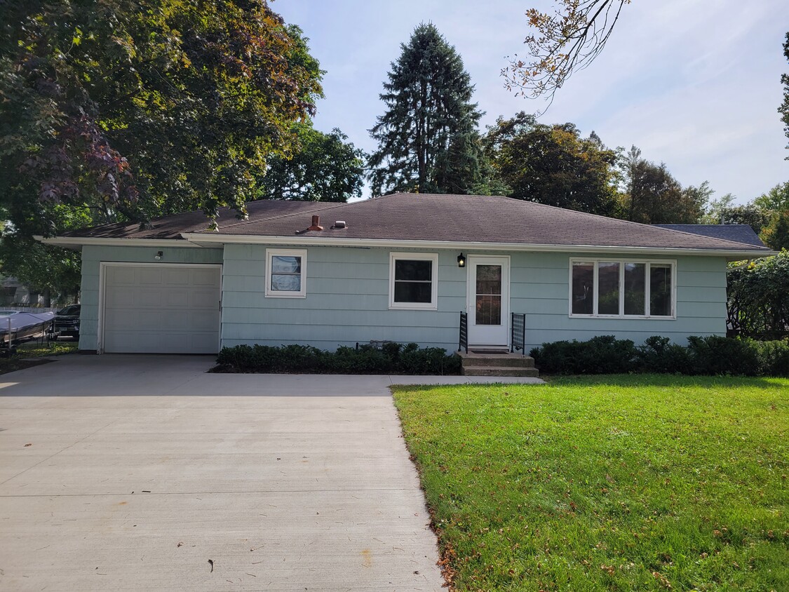 Front of Home - 621 Agnes St