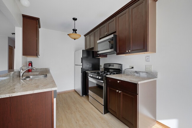 Building Photo - 717 Whitesail Dr