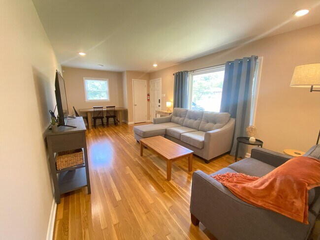 Foto del edificio - 2016 Deauville Dr