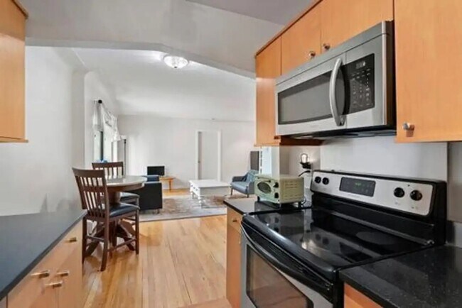 Foto del edificio - 636 N Washington St