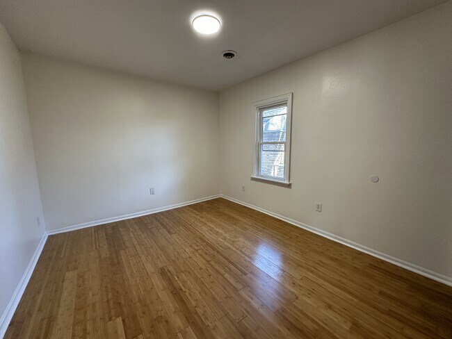 Foto del edificio - 1102 Sandy Hollow Rd