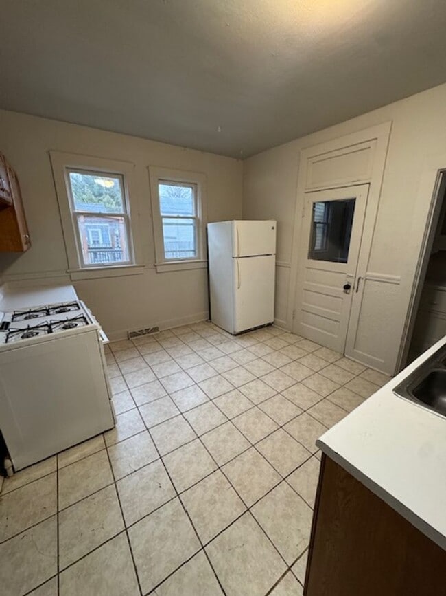 Foto del edificio - 928 Rivermet Ave