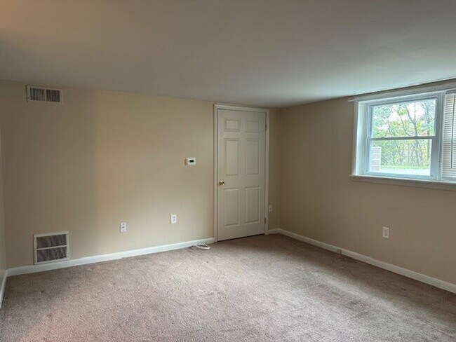 Foto del edificio - 8059 Somerset St