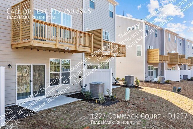 Foto del edificio - 1227 Commack Dr