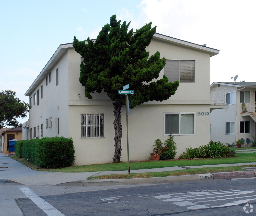 Foto del edificio - 15023 Burin Ave