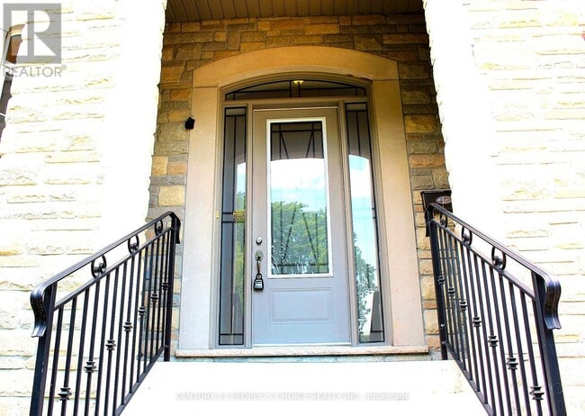 Building Photo - 1275 Saginaw Crescent