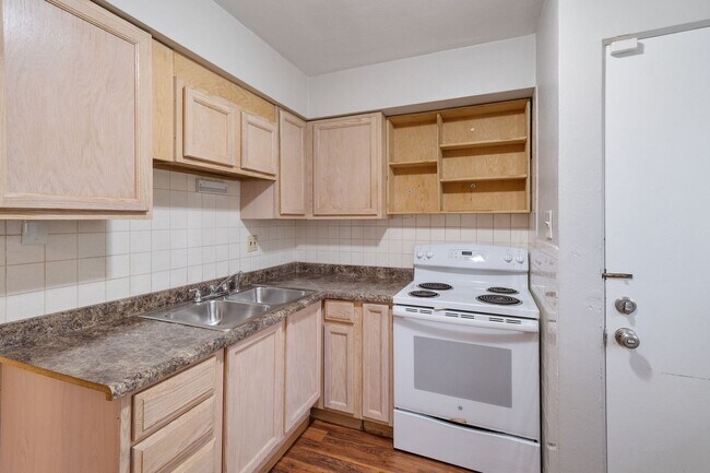 Building Photo - 9860-9862 Scottdale Dr